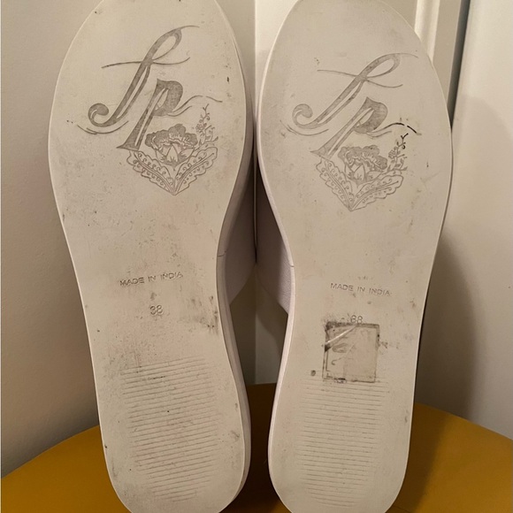 Free People platform slides - Picture 5 of 17